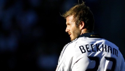 萨拉赫场边悠闲享用菠萝引关注，缺席水晶宫大名单背后有何玄机？