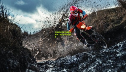 中国蝶泳新星闪耀国际赛场，破纪录夺金创历史