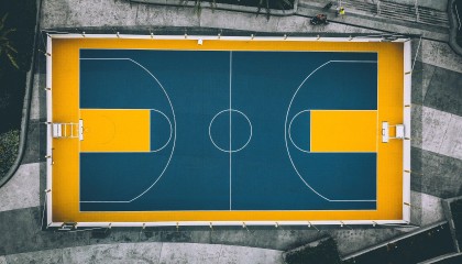 维斯塔潘强势夺冠，F1大奖赛西班牙站上演激烈角逐