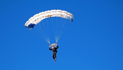 CBA常规赛冲刺阶段风云突变 广厦稳居榜首 辽京疆三强逆袭搅乱争四格局