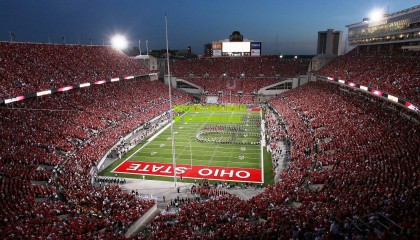 短跑新星闪耀全国锦标赛 破纪录夺冠引关注