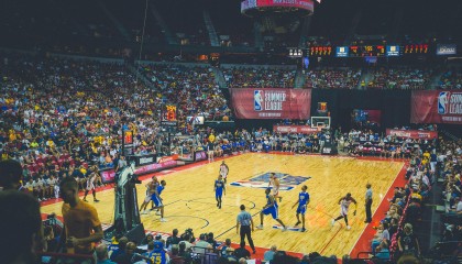 威少末节狂飙15分献关键跳投 国王主场力克掘金握六分优势