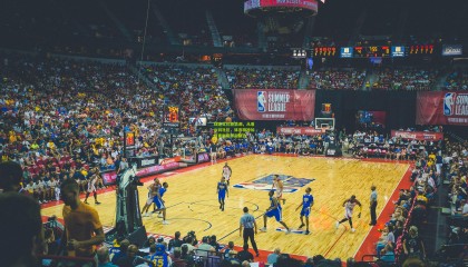 球迷文化新浪潮，从看台到社区，体育精神如何重塑城市凝聚力